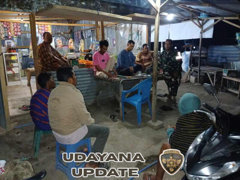Wujud Kepedulian, Babinsa Desa Daha Turun Langsung Ronda Bersama Warga