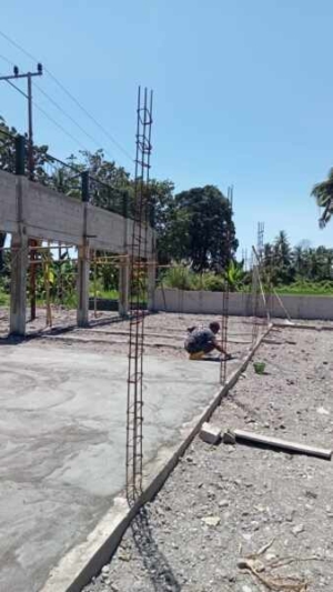 Babinsa Koramil Maurole Pantau Keamanan Wilayah dan Pembangunan Koperasi Desa Aewora