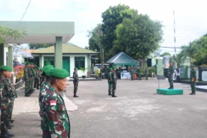Kasdim 1604/Kupang Pimpin Upacara Mingguan Tanamkan Disiplin Prajurit Tangguh