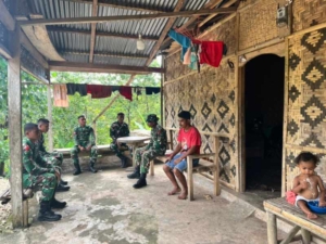 Hangatkan Kebersamaan, Satgas TMMD Kodim 1629/SBD Komsos Bersama Warga Umbu Wangu