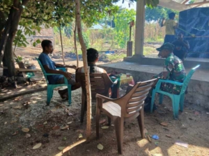 Babinsa Koramil 02/Pantar Gelar Komsos Bersama Warga Desa Lamma