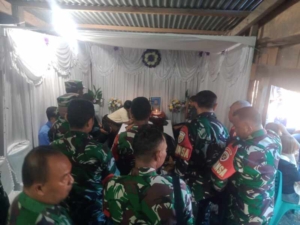 Danramil Kupang Beserta Anggota Melayat Mantan Prajurit TNI