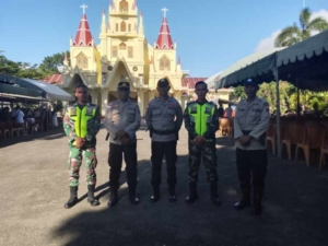 Kodim 1624/Flotim Gelar Pengamanan di Gereja Katedral Dalam Rangkaian Prosesi Semana Santa.
