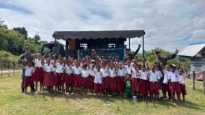 Senyum Literasi di Tapal Negeri, Satgas Pamtas Yonarhanud 2 Kostrad Hadirkan Alap-Alap Smart Car di SDK Siman