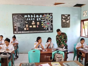 Koramil 1603-03/Paga Dampingi Pembagian MBG di SMA Alvarez Paga