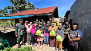 Yonarmed 12 Kostrad Tebar Kepedulian Lewat Jumat Berkah di Atambua