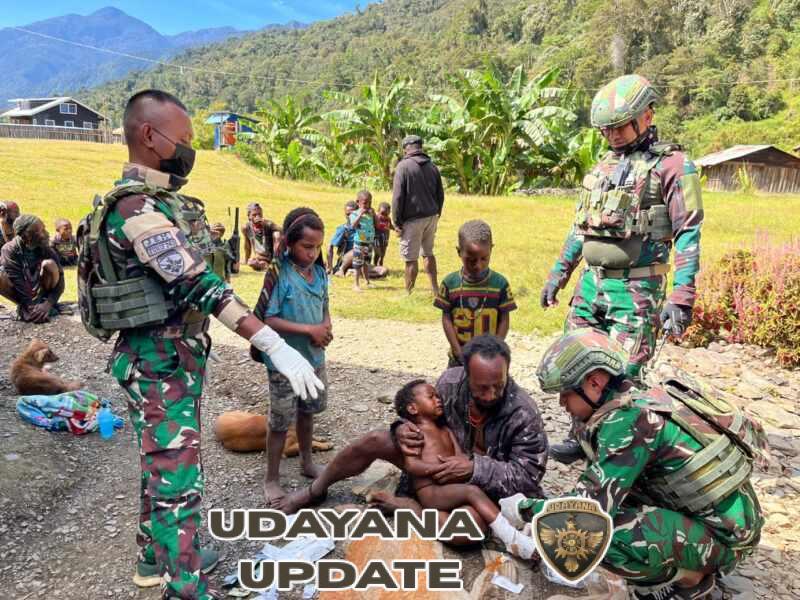Bersinergi bersama Apkam dan PMI Puncak Jaya, Gerak Cepat Satgas Yonif 743/PSY Evakuasi Masyarakat dan Berikan Pertolongan Medis