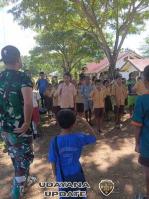 Satgas TMMD Ke-128 Kodim 1629/SBD Tanamkan Wasbang dan Disiplin PBB di Ate Engge