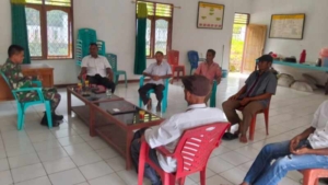 Babinsa Aesesa Selatan Perkuat Sinergi dengan Tokoh Masyarakat Langedhawe
