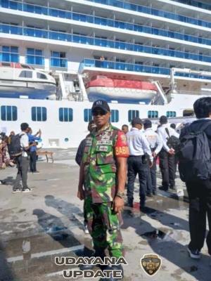 Babinsa Tenau Monitor Kedatangan Kapal Pesiar MV Vista
