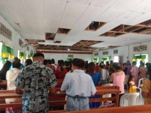 Babinsa Manubelon Hadiri Kebaktian Bersama Jemaat Oelamopu