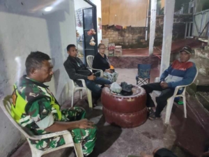 Babinsa Koramil 01/Loli Bersama Bhabinkamtibmas Komsos Jaga Kamtibmas di Lodapare