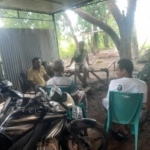 Babinsa Tana Duen Gelar Komsos Bahas Kamtibmas Bersama Tokoh Masyarakat
