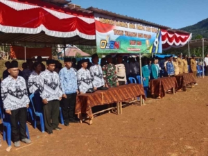 Babinsa Koramil 1630-02/Lembor Hadiri Upacara Hardiknas di Sano Nggoang