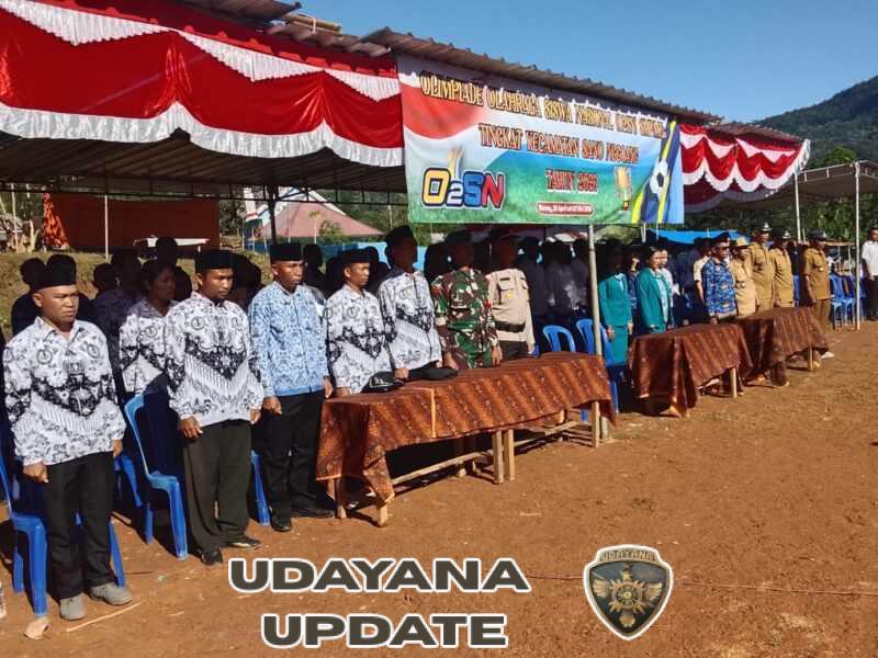 Babinsa Koramil 1630-02/Lembor Hadiri Upacara Hardiknas di Sano Nggoang