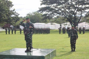 Pimpin Upacara Bendera, Dandim 1607/Sumbawa Ajak Prajurit Tingkatkan Disiplin dan Kepedulian Sosial