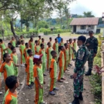 Raga Bugar Mental Berkibar, Satgas Yonarhanud 2 Kostrad  Latih PBB dan Senam Sehat di SDK Buk