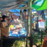 Babinsa Tabundung Laksanakan Komsos dan Monitoring Harga Sembako di Pasar Tradisional Prekomba