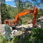 Alat Berat TMMD Ke-128 Kodim 1602/Ende Kebutan Buka Jalan Antar Desa