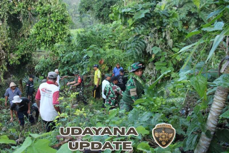 Kodim Klungkung Gelar Gotong Royong Pembersihan Area Pembangunan Jembatan Di Desa Manduang