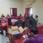 Gerak Cepat Atasi Sampah, Babinsa Batuaji Bersama Perangkat Desa Bahas Pemilahan Sesuai Edaran Bupati