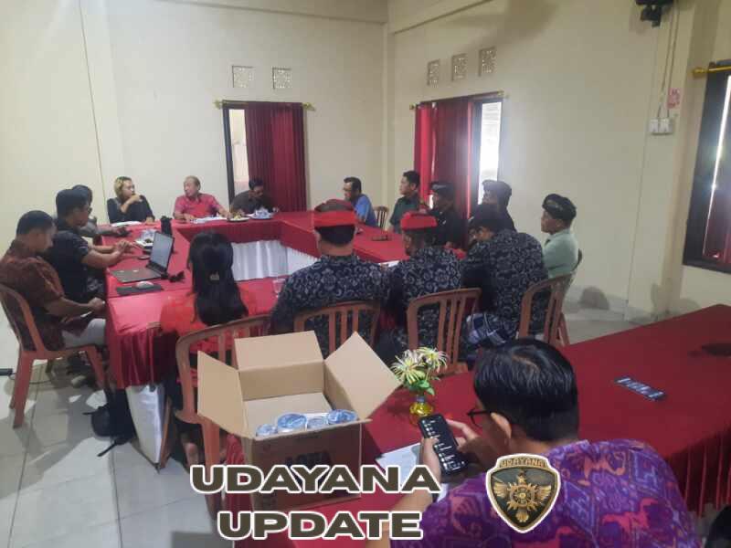 Gerak Cepat Atasi Sampah, Babinsa Batuaji Bersama Perangkat Desa Bahas Pemilahan Sesuai Edaran Bupati