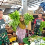 Hasil panen kangkung prajurit Yonif TP 835/SYB langsung diserbu masyarakat