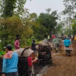 Satgas TMMD ke 128 Kodim 1623/Karangasem bersama masyarakat gotong royong pembuatan rabat beton sepanjang 1.450 M sudah mencapai 83,72 %