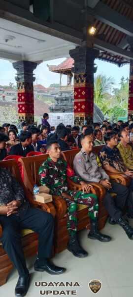 Aparat TNI Polri Di Desa Tanglad Hadiri Acara Perpisahan SMA Negeri Satu Atap Nusa Penida