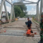 Babinsa Koramil 1614-01/Dompu Kodim 1614/Dompu Cek Progres Jembatan Matua–Kandai Dua