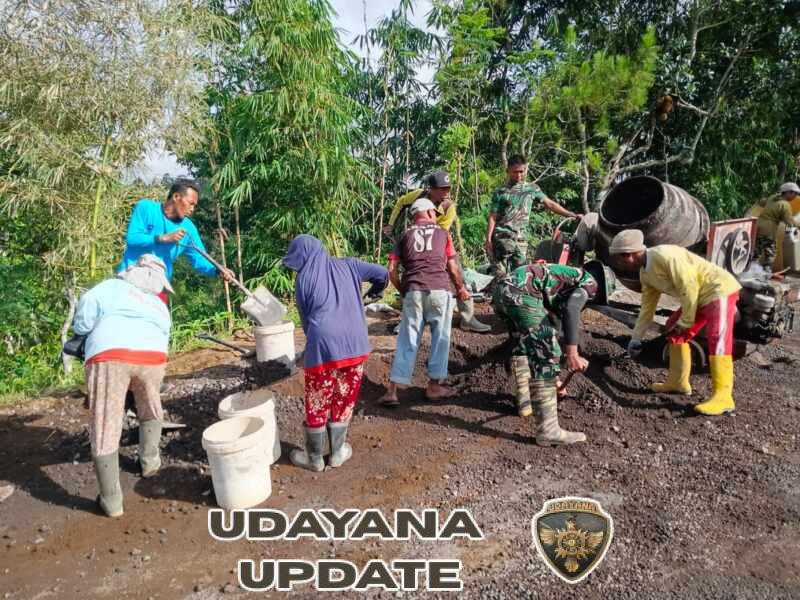 Guna Memperlancar Mobilitas Warga Pempatan, Satgas TMMD Ke- 128 Kodim 1623/Karangasem Bangun Jalan Rabat Beton.