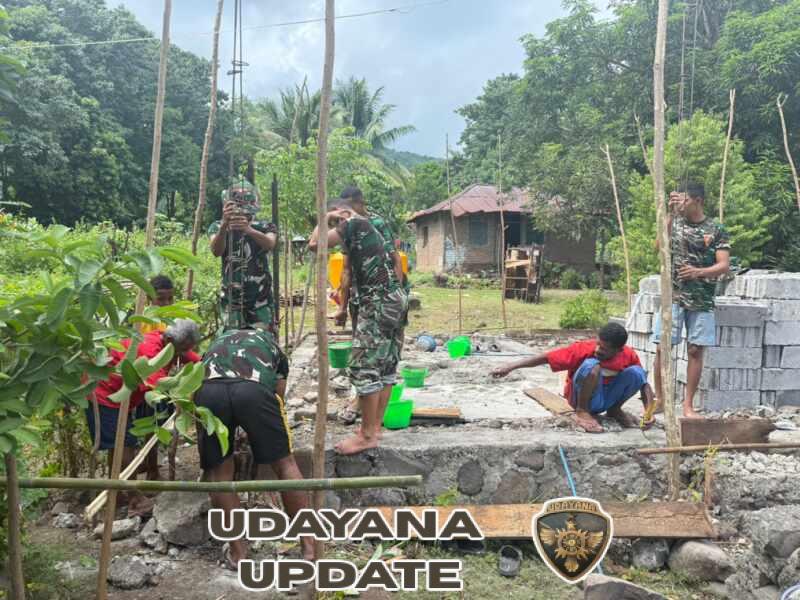 TNI Bersama Warga Lanjutkan Karya Bhakti Pembangunan Rumah di Alor