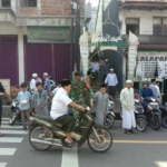 Babinsa Koramil Klungkung Amankan Sholat Jumat di Masjid Alhikmah Kampung Lebah
