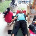 Babinsa Kaliuntu Amankan Kegiatan Donor Darah dan Cek Kesehatan Gratis, Warga Antusias Hadir