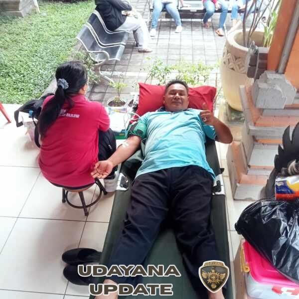 Babinsa Kaliuntu Amankan Kegiatan Donor Darah dan Cek Kesehatan Gratis, Warga Antusias Hadir