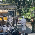 Babinsa dan Pecalang Bersinergi Kawal Sakralnya Upacara Mecaru Resi Gana di Pejeng Kawan