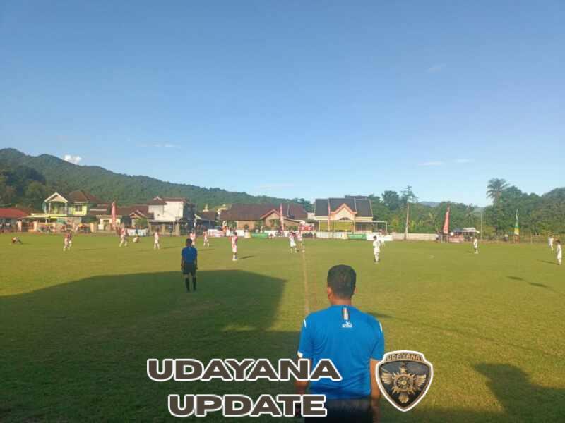 Sinergi TNI-Polri Jaga Keamanan Turnamen Sepak Bola di Brang Ene