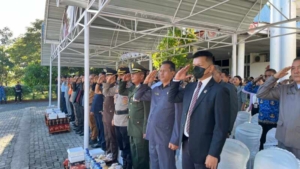 Wakili Dandim, Kasdim 1601/Sumba Timur Menghadiri Upacara Hardiknas di Kantor Bupati