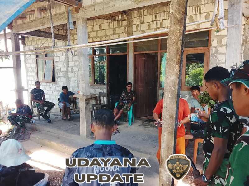 Momen Kebersamaan, Satgas TMMD dan Warga Komsos Sambil Istirahat