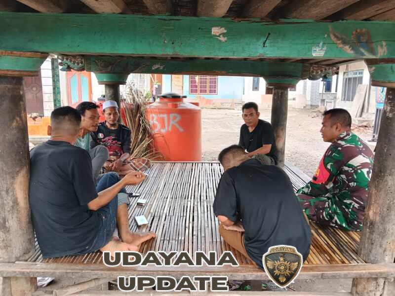 Babinsa Batu Putik Perkuat Komsos, Ajak Warga Jaga Kamtibmas Lingkungan