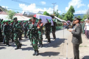 “Personil Kodim 1608/Bima Hadiri Upacara Pemakaman Militer Pelda Suharto di Bima”