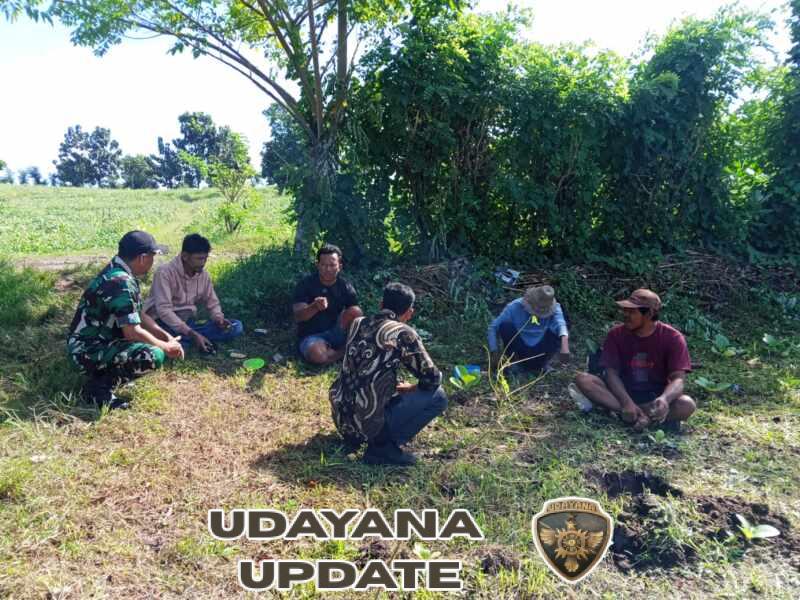 Babinsa Kampasi Meci Perkuat Silaturahmi dengan Petani Tembakau