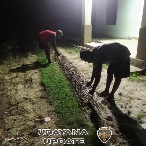 Babinsa Pantau Lembur Malam Pembesian KDKMP Temas