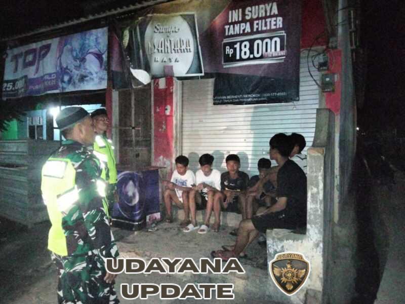 Patroli Sabtu Malam, Babinsa Ajak Warga Waspada dan Jaga Toleransi