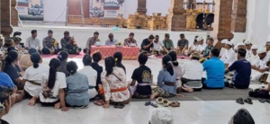 Babinsa Koramil Klungkung Hadiri Parum Agung Di Balai Serbaguna Desa Adat Akah