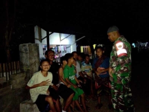 Babinsa Tembalae Aktif Patroli Malam Bersama Warga Jaga Keamanan Desa