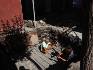 Gotong Royong TNI dan Warga, Bak Air Masjid Paok Lombok Mulai Dibangun