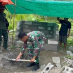 Satgas TMMD ke-128 Bersama Warga Kebut Pembangunan MCK di Wewaria