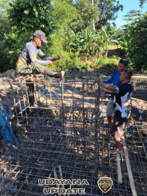 Babinsa Pimpin Gotong Royong, Pengikatan Kawat dan Pemotongan Besi Jembatan Perintis Garuda Dikebut