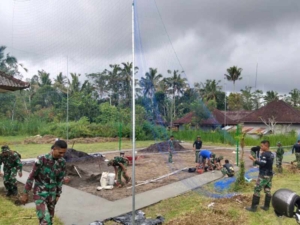 Satgas TMMD Kodim 1623/Karangasem Kebut Pengerjaan Fasilitas Lapangan Voli.